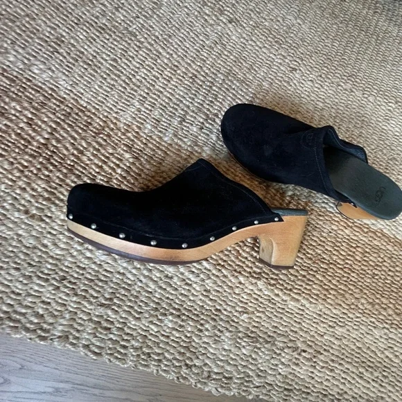 UGG WOMENS CLOGS BLACK SUEDE SIZE 8 - Picture 5 of 9